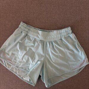 Lululemon Hotty Hot Low-Rise Lined Short 4" - Size 6